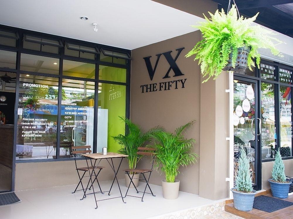Vx The Fifty Ostello Bangkok Esterno foto