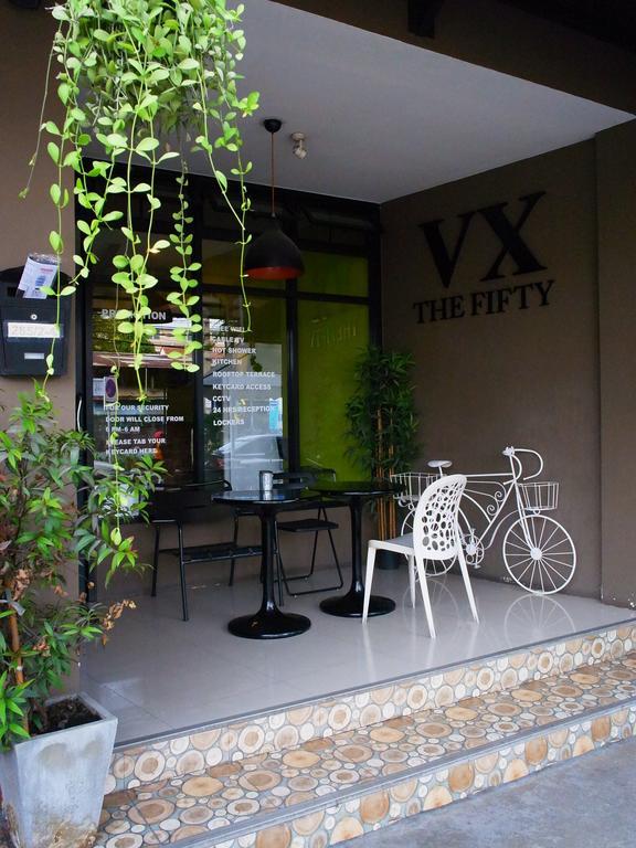 Vx The Fifty Ostello Bangkok Esterno foto